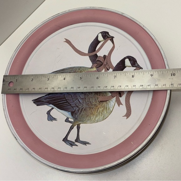Vintage 1988 Dusty Rose Country Goose collectable aluminum bakery tin - Picture 9 of 10